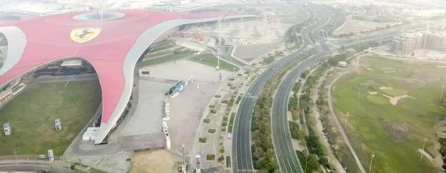 Ferrari World Abu Dhabi budynek z lotu ptaka