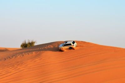 Safari Dubaj jazda samochodem po pustyni
