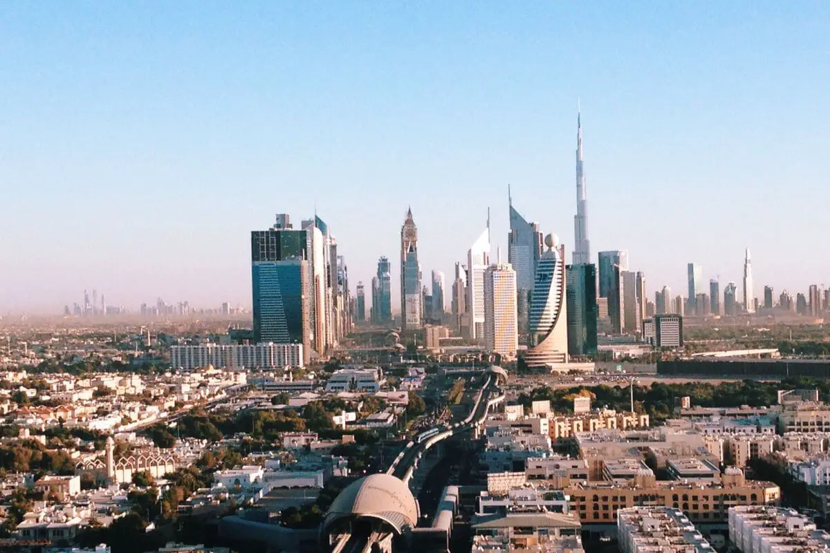 zjednoczone emiraty arabskie ciekawostki widok na miasto