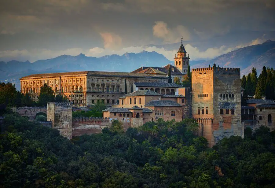 Alcazaba najstarsza część Alhambry