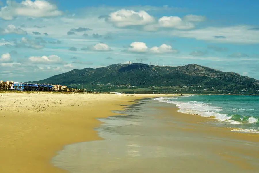 tarifa hiszpania widok na plażę i wzgórza
