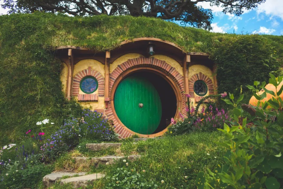 hobbiton wejście zielone drzwi