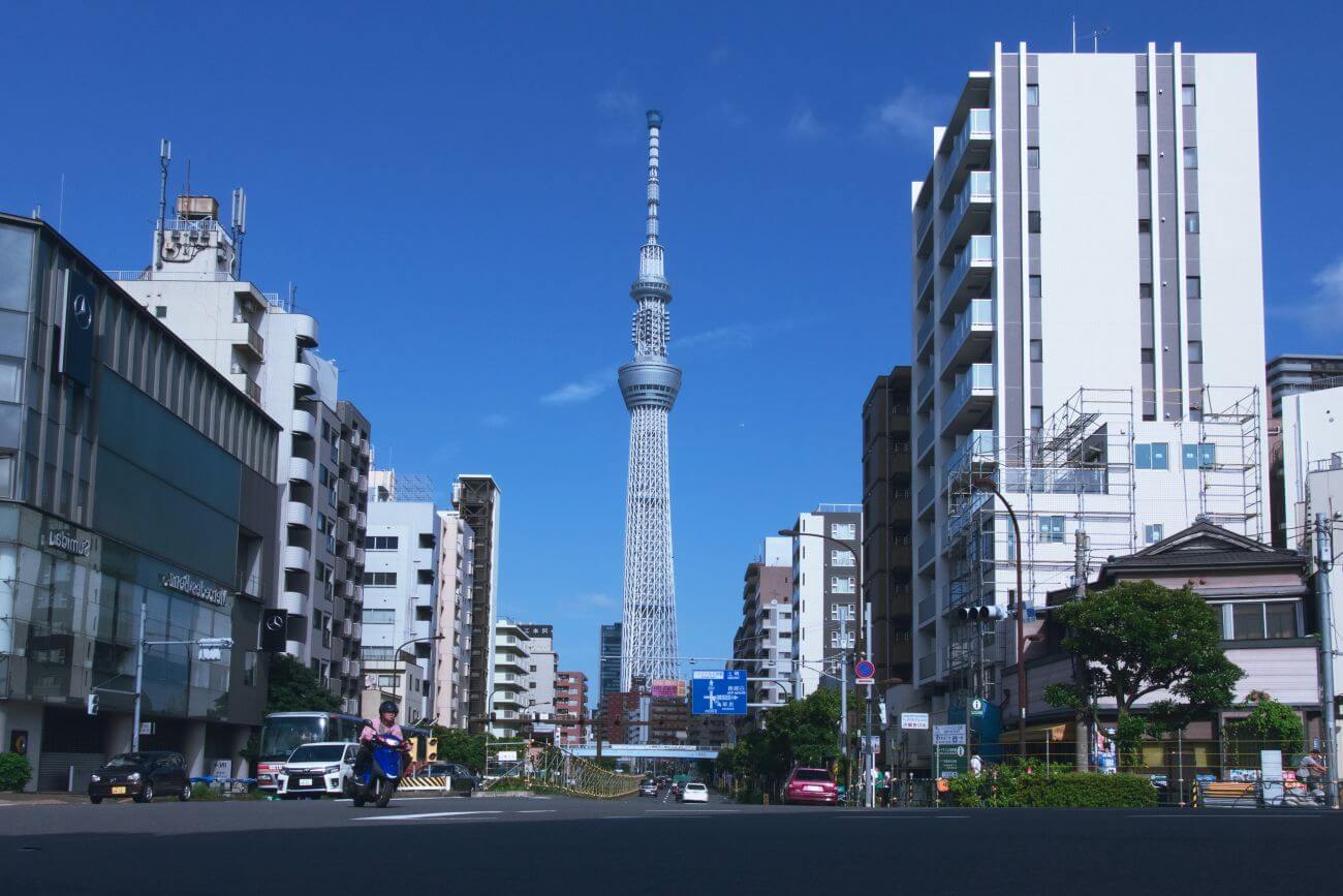 tokyo skytree wieża w oddali