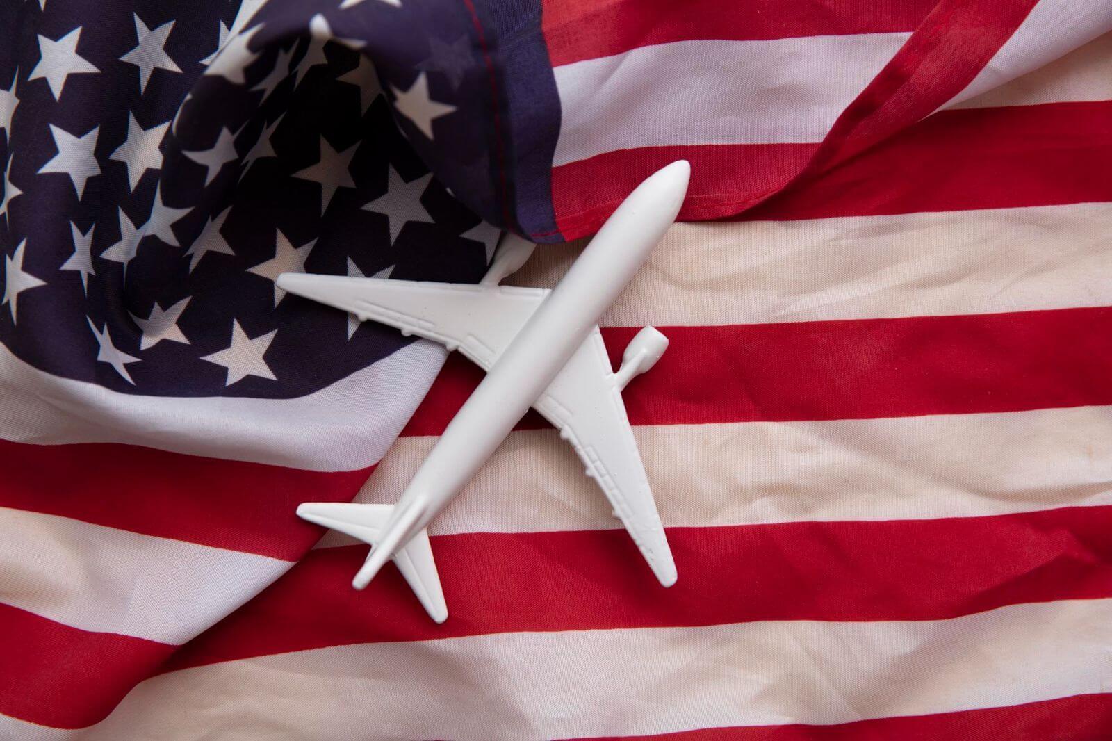 Ile trwa lot do USA? Odpowiadamy na to pytanie! - Travelers