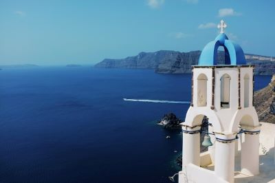 Santorini biało-niebieskie budowle
