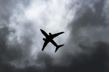 czy samoloty latają w burze