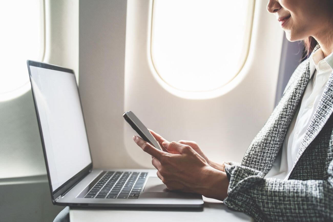 Czy w samolocie można używać telefonu? - Travelers