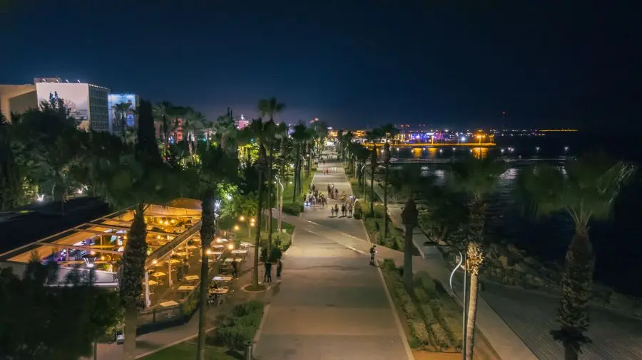 Limassol nocą